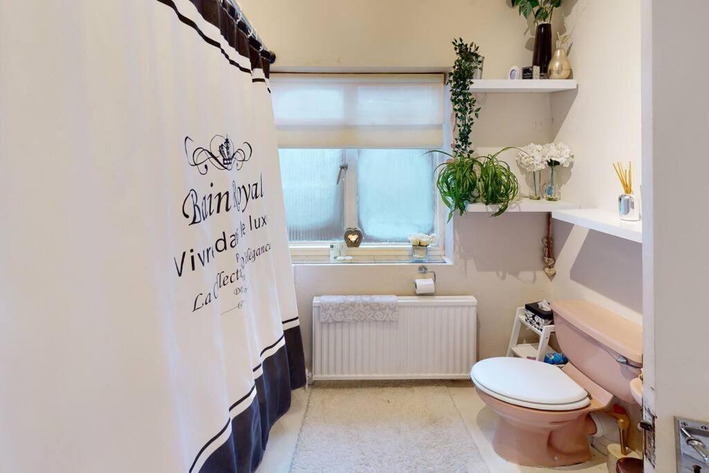 Spacious One Bedroom Flat West Hoathley ภายนอก รูปภาพ
